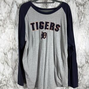 Wright & Ditson Gray and Navy Long Sleeve Tee